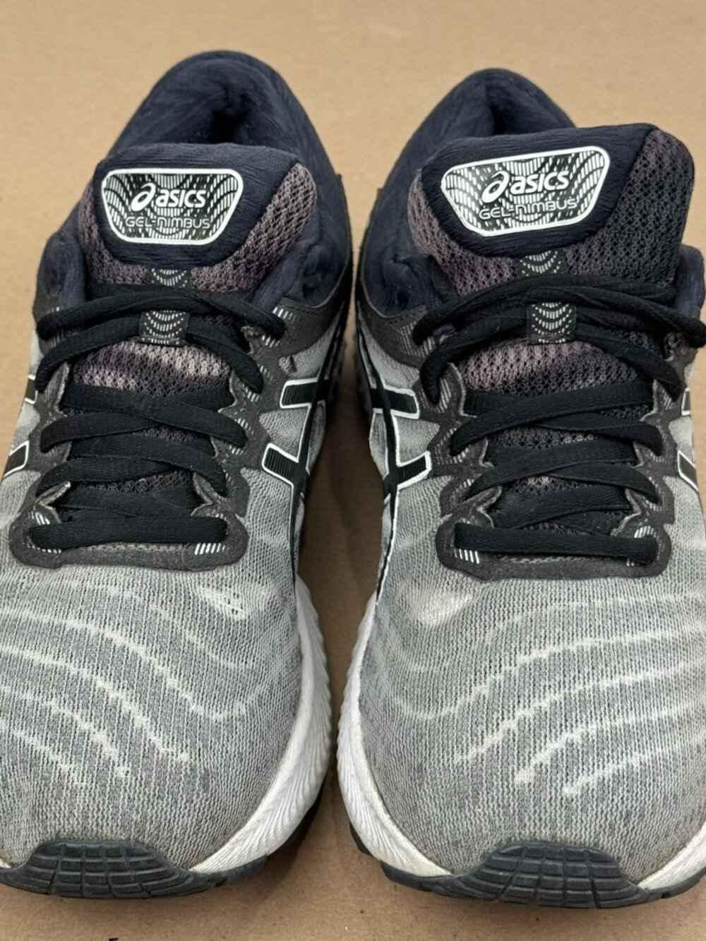 ASICS Gel-Nimbus 22 Women's Size 7.5 Gray Black Running Shoes Damage Beaters